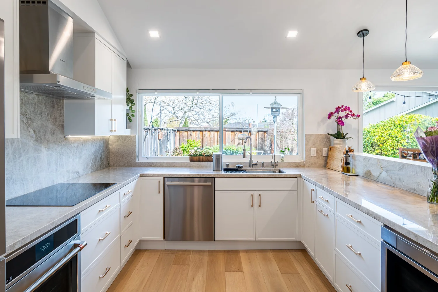 Shady Collection - Slim White Shaker 