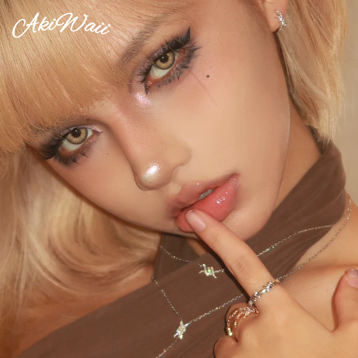 Akiwaii Satin Brown [Yearly]