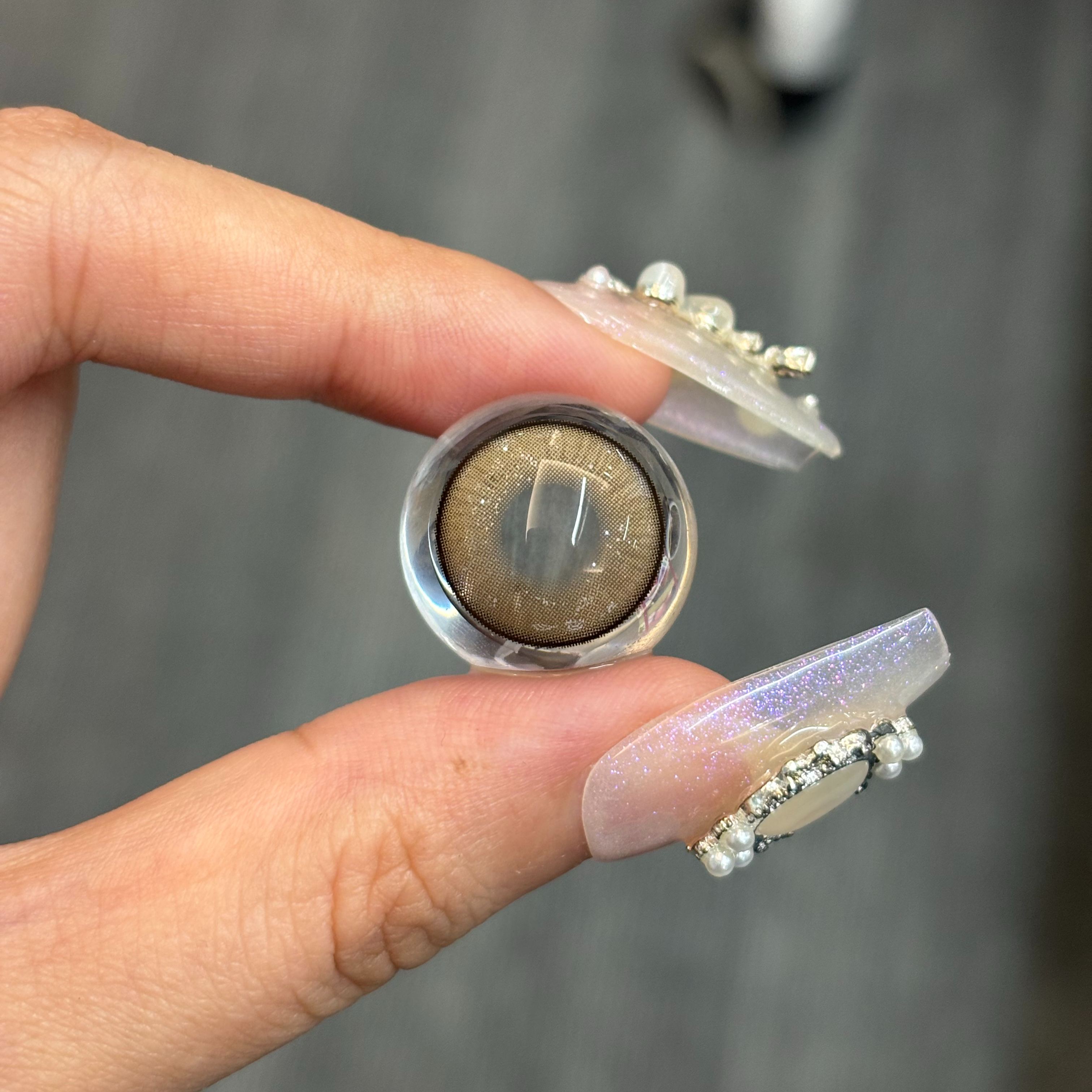 Akiwaii Mistique Brown [Yearly]