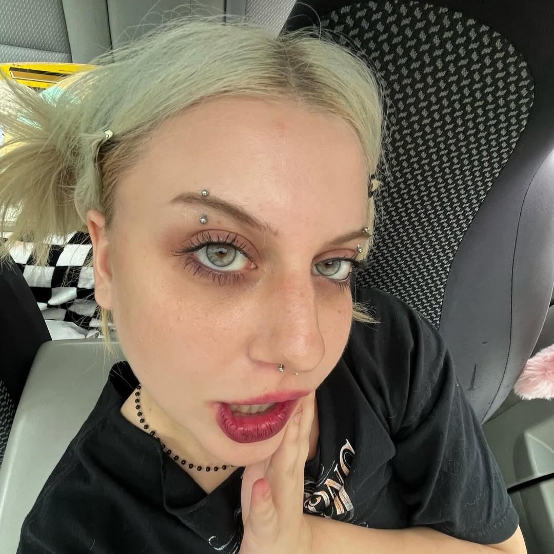 Akiwaii Silver Cat Grey | Yearly Colored Contact Lenses