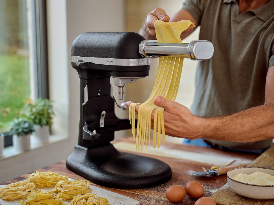 Stand-mixer-mixer-bowl-lift-6.6L-5KSM70SHX-black-with-pasta-sheet-roller-and-cutter-attachment