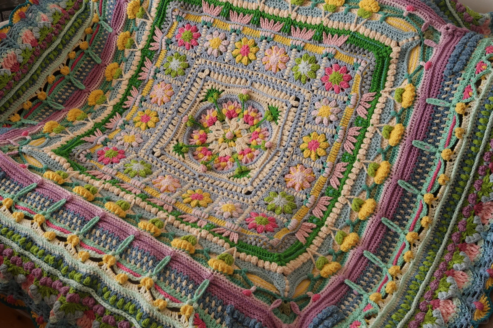 The Wizard of Oz |  Handmade Crochet Vintage Blanket