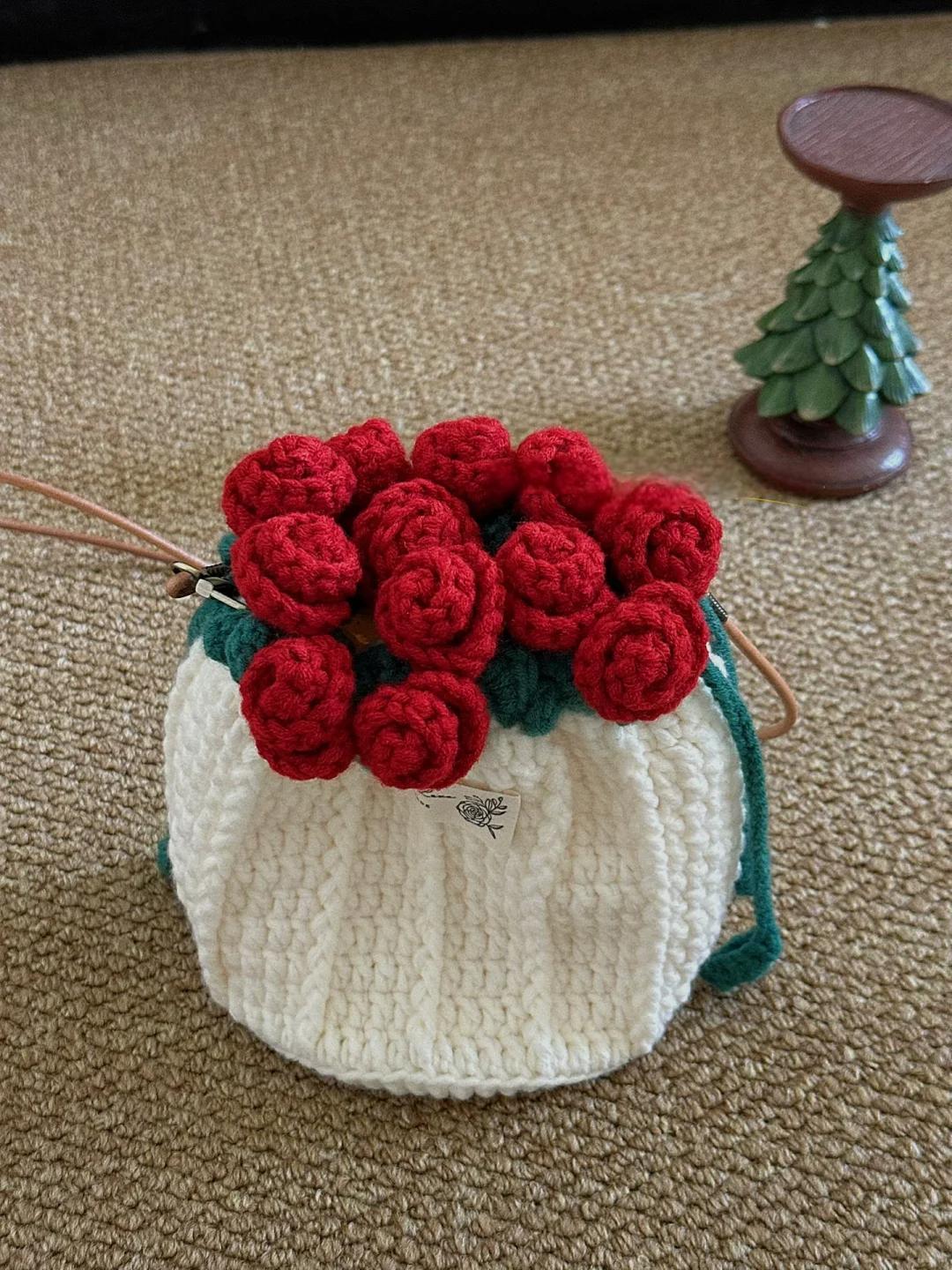 A handful of roses | Handmade Rose Crochet Bag