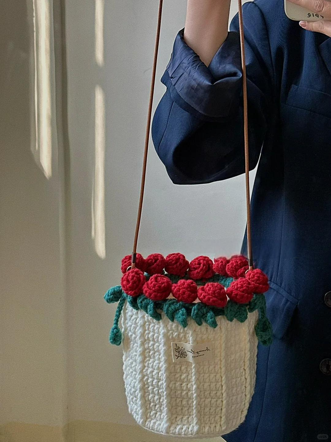 A handful of roses | Handmade Rose Crochet Bag