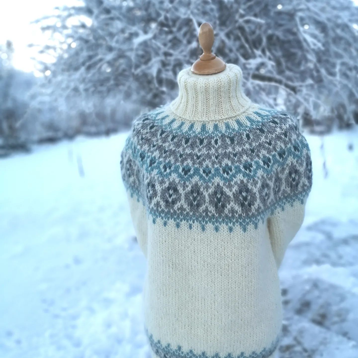 Maglione dolcevita jacquard vintage con diamanti