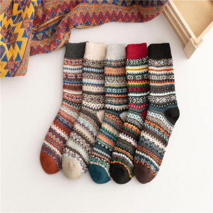 Weiche, warme Retro-Tribal-Farbblocksocken
