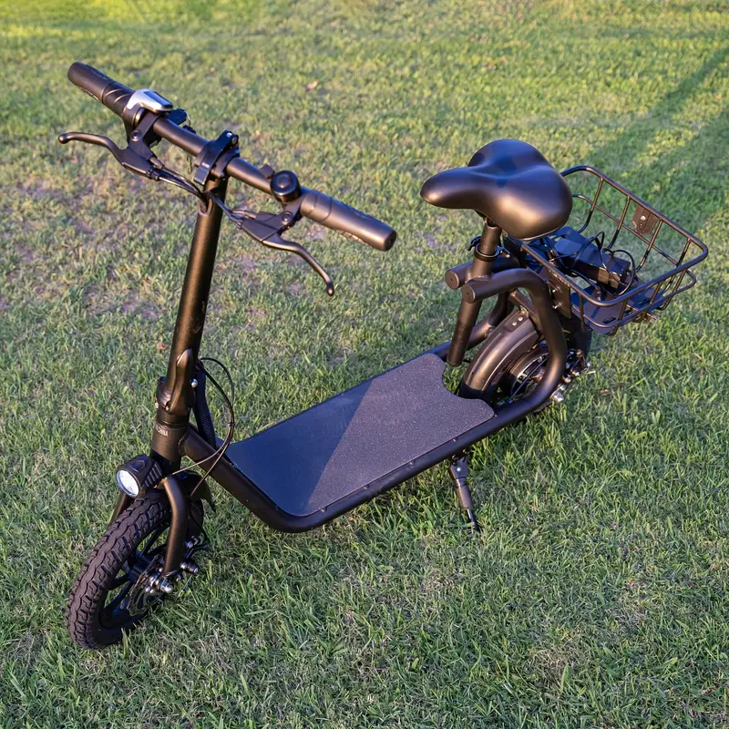 Patinete eléctrico plegable rojo con asiento para adultos, alcance   de 20 millas, 15.5 MPH de potencia por motor de pico de 630 W, neumático de 12, asiento ajustable, cesta trasera de transporte, faro LED Bicicleta eléctrica para adultos para desplazamientos   detalles 0
