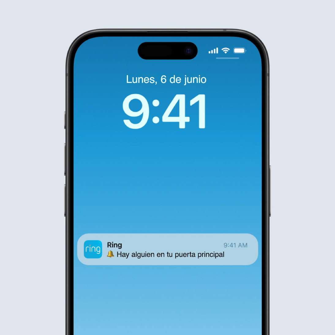 La pantalla de un teléfono muestra una notificación emergente de mensaje de texto que envió Ring. El texto dice “Hay alguien en la puerta principal”.