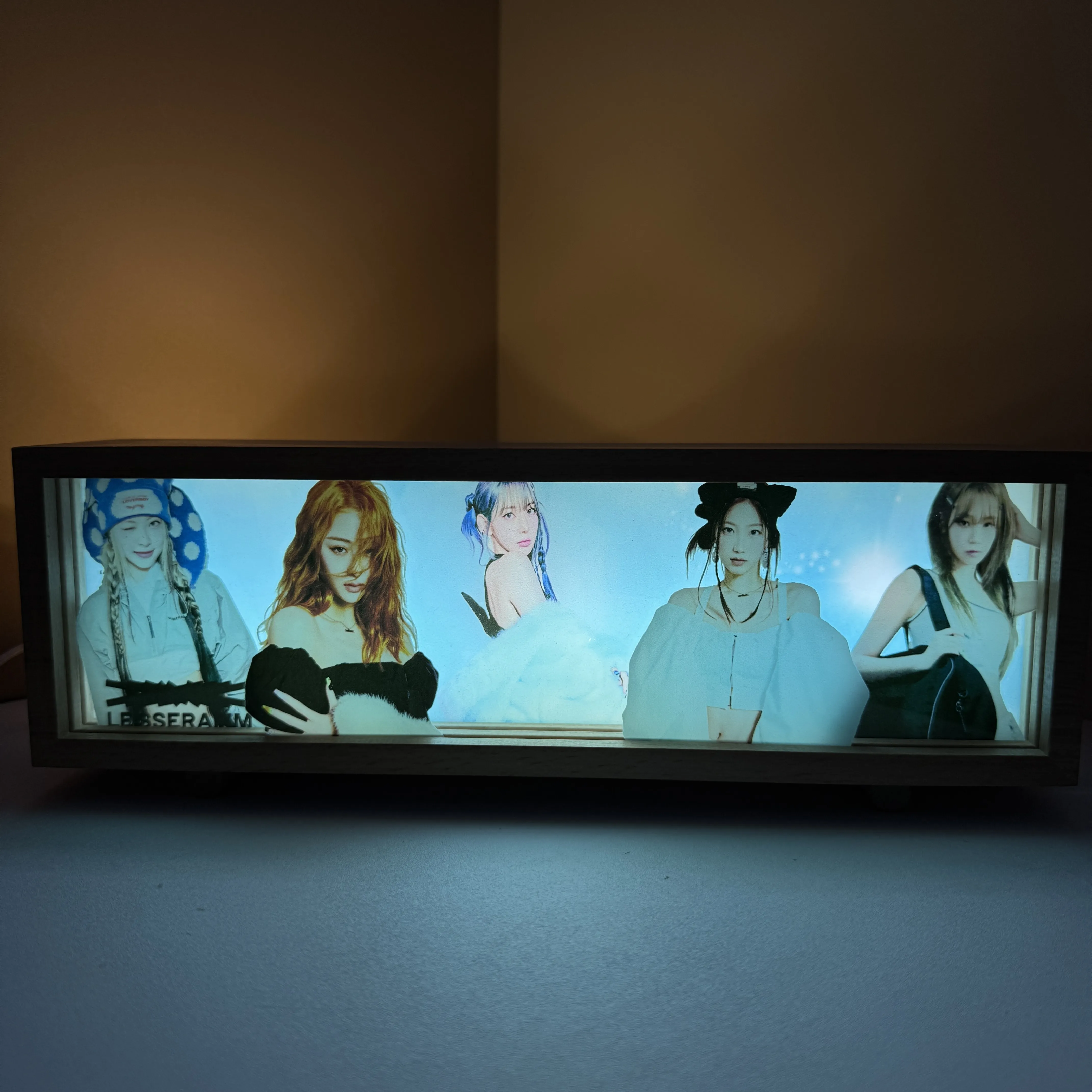 [LE SSERAFIM] Three-Layer Panel Ambient Night Light