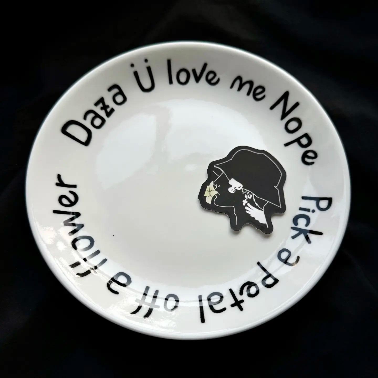 [G-Dragon] Bigbang GDragon PMO Daisy-Inspired Ceramic Plate