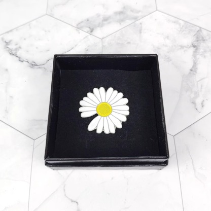 G-DRAAGON Ins The Same Notch Small Daisy GD Badge Sunflower Accessory Brooch