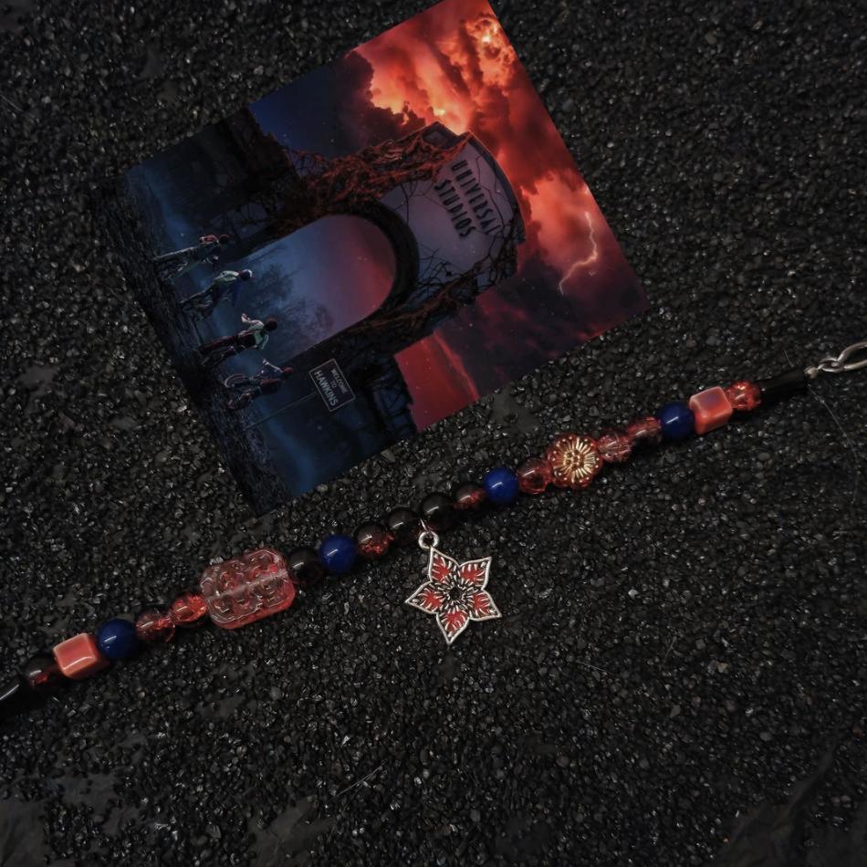 Stranger Things Inspired Crystal Bead Bracelet with Alloy Flower Charm, Upside Down Star Pendant, Lucky Crystal Energy Jewelry for Fans, Handmade Hawkins Themed Accessory, Gift for Women Men, Supernatural Collectible Fan Bracelet