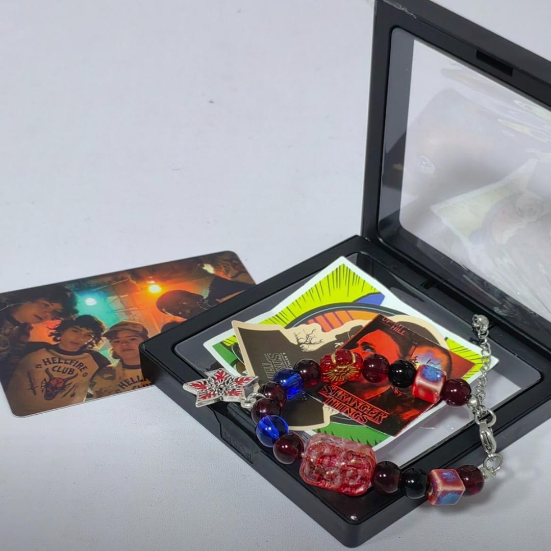 Stranger Things Inspired Crystal Bead Bracelet with Alloy Flower Charm, Upside Down Star Pendant, Lucky Crystal Energy Jewelry for Fans, Handmade Hawkins Themed Accessory, Gift for Women Men, Supernatural Collectible Fan Bracelet