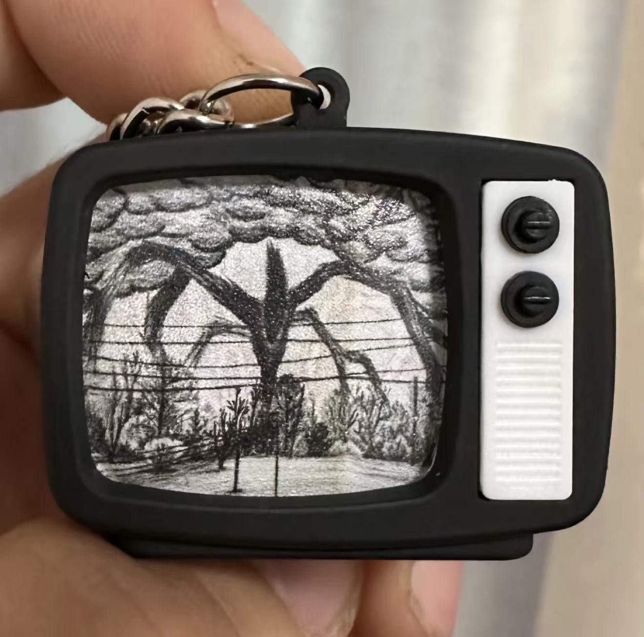 [Stranger Things] Mini TV Light & Sound Keychain with Compact Stylish Light and Themed Sounds for Fans