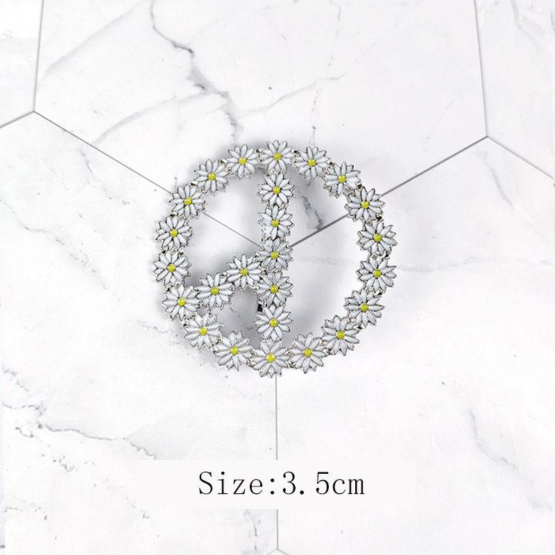 G-DRAAGON Ins The Same Notch Small Daisy GD Badge Sunflower Accessory Brooch