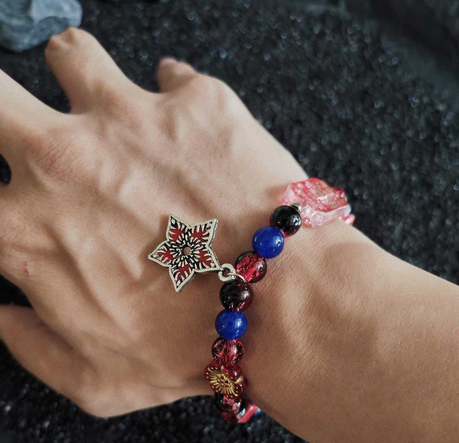 Stranger Things Inspired Crystal Bead Bracelet with Alloy Flower Charm, Upside Down Star Pendant, Lucky Crystal Energy Jewelry for Fans, Handmade Hawkins Themed Accessory, Gift for Women Men, Supernatural Collectible Fan Bracelet