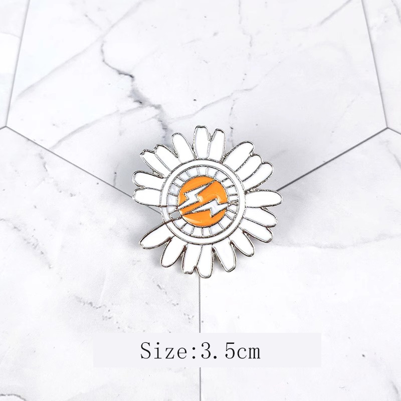G-DRAAGON Ins The Same Notch Small Daisy GD Badge Sunflower Accessory Brooch