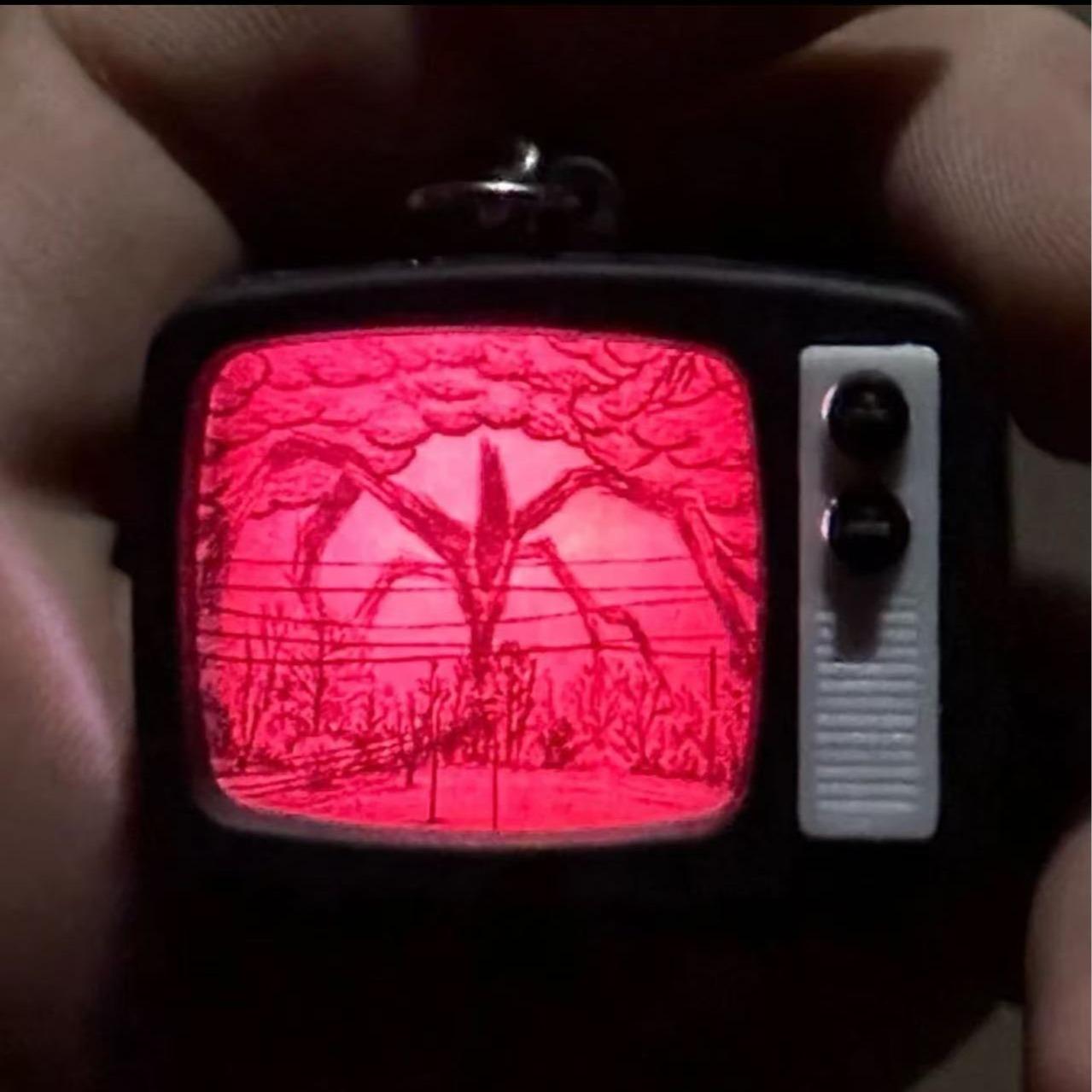 [Stranger Things] Mini TV Light & Sound Keychain with Compact Stylish Light and Themed Sounds for Fans
