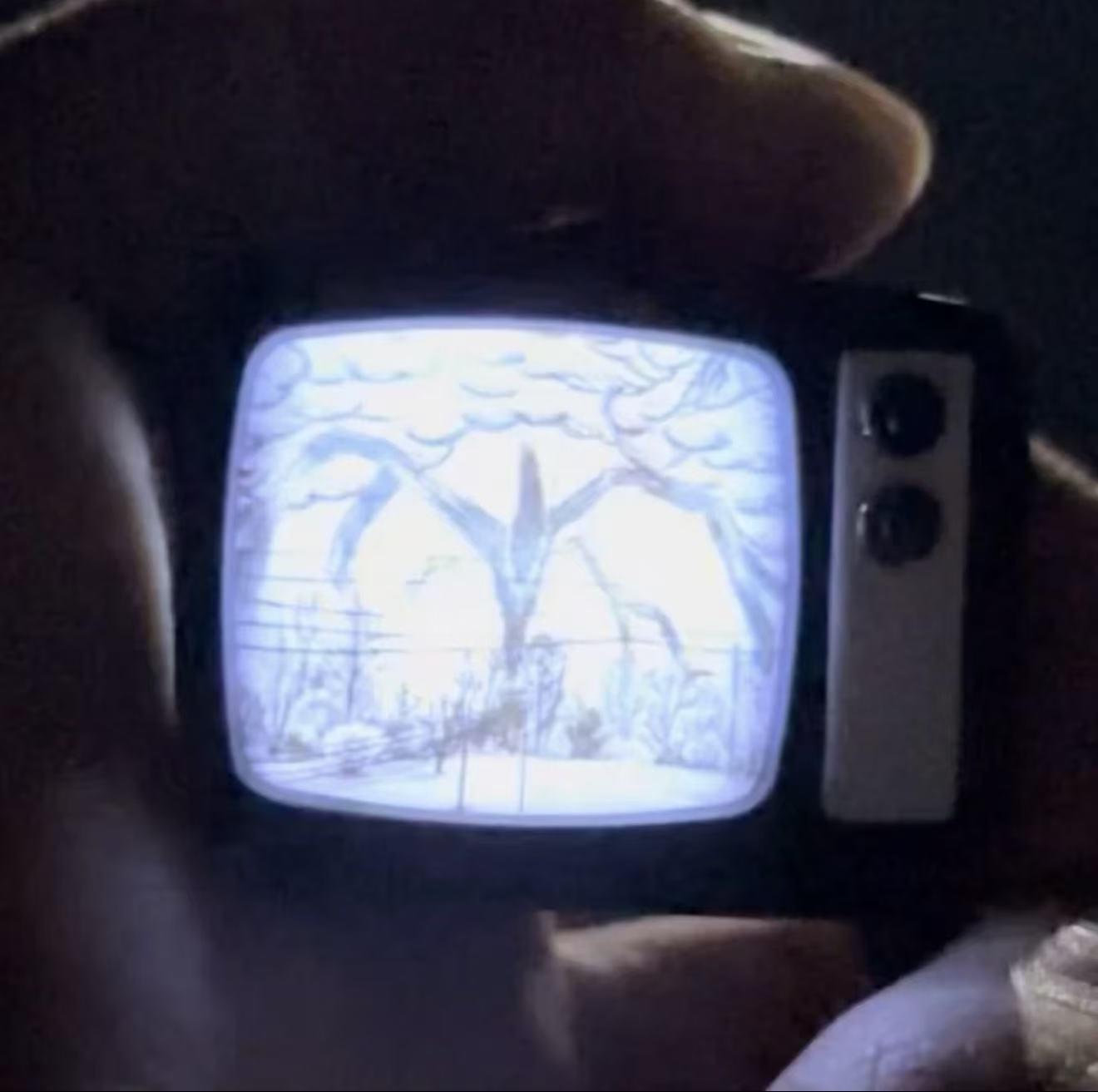 [Stranger Things] Mini TV Light & Sound Keychain with Compact Stylish Light and Themed Sounds for Fans