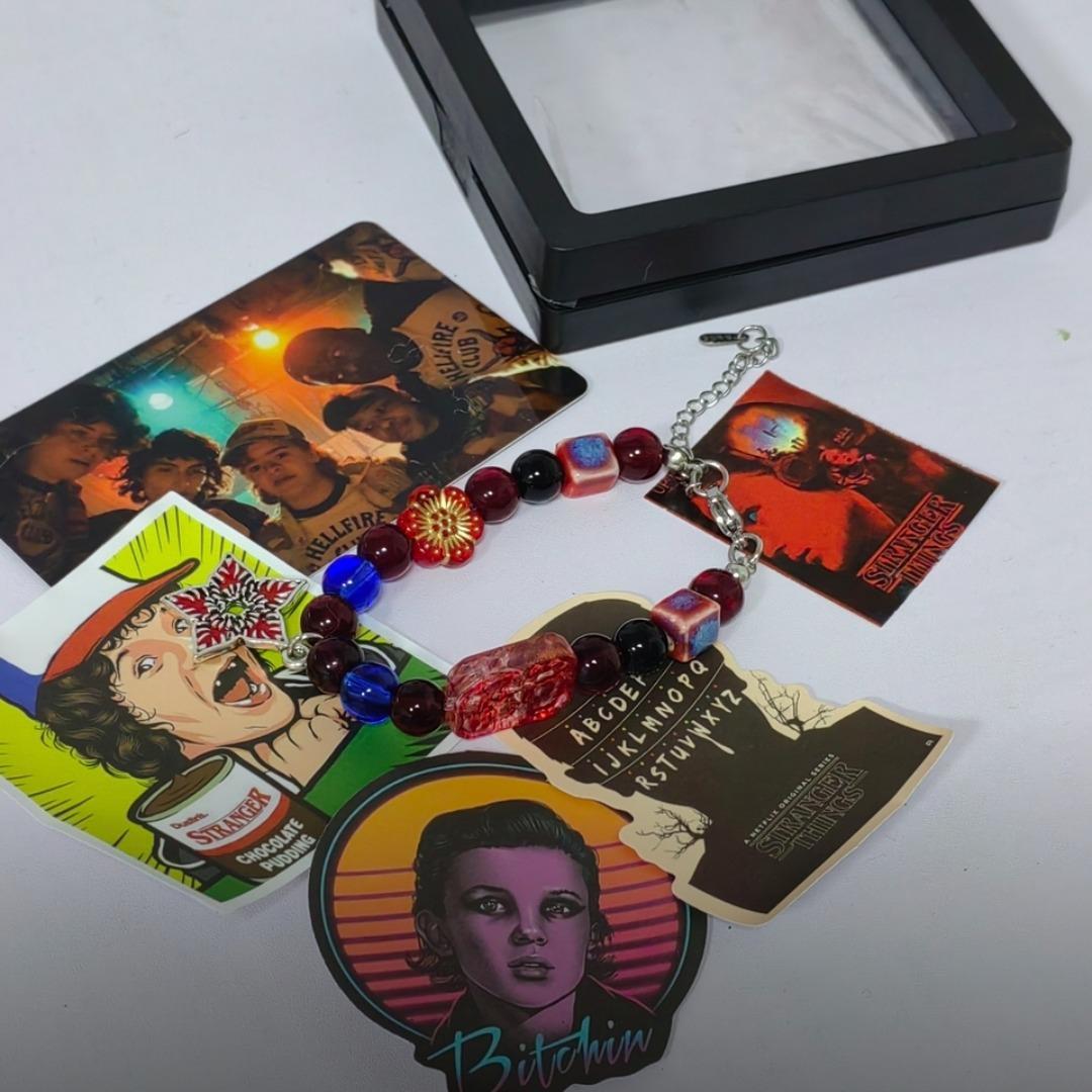 Stranger Things Inspired Crystal Bead Bracelet with Alloy Flower Charm, Upside Down Star Pendant, Lucky Crystal Energy Jewelry for Fans, Handmade Hawkins Themed Accessory, Gift for Women Men, Supernatural Collectible Fan Bracelet