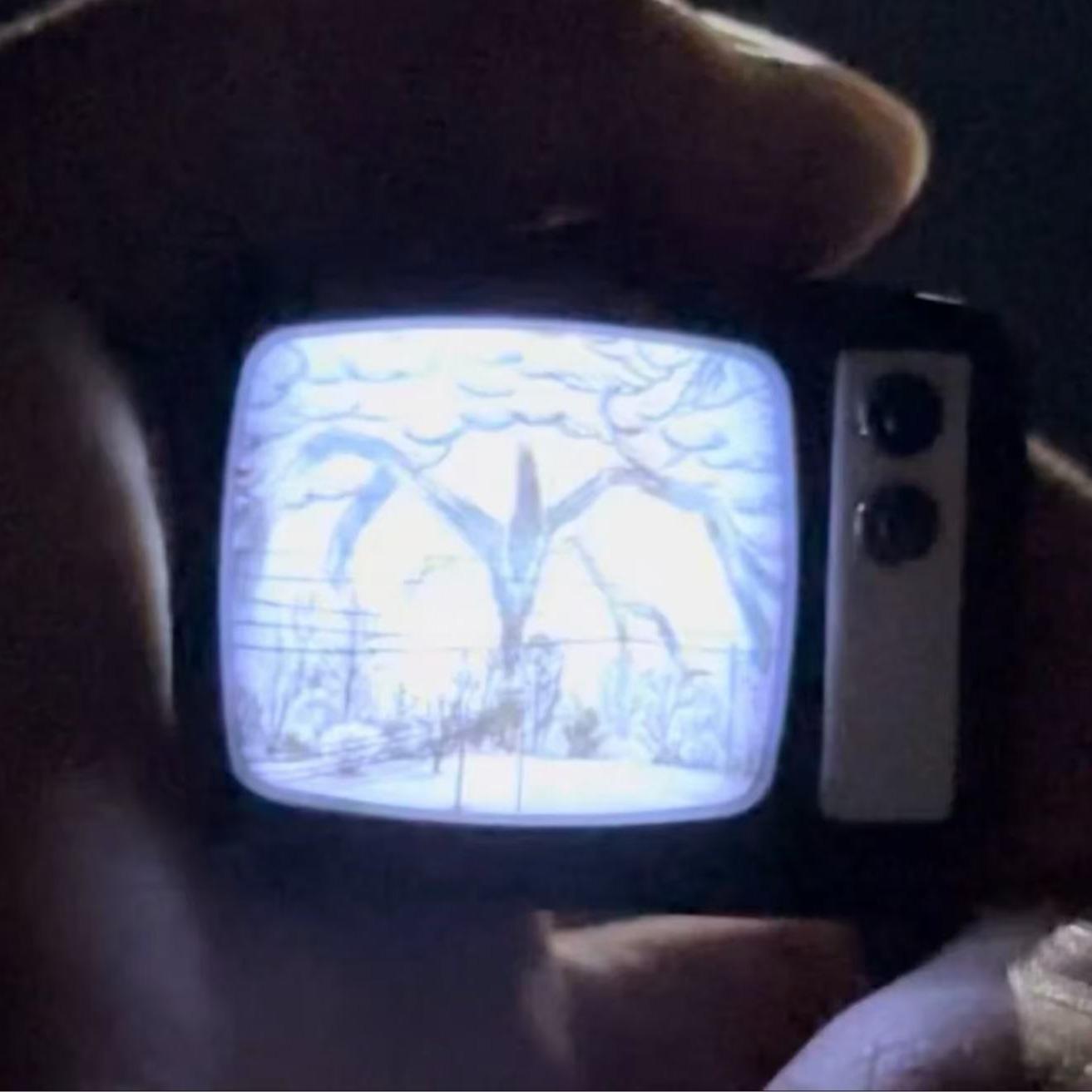 [Stranger Things] Mini TV Light & Sound Keychain with Compact Stylish Light and Themed Sounds for Fans