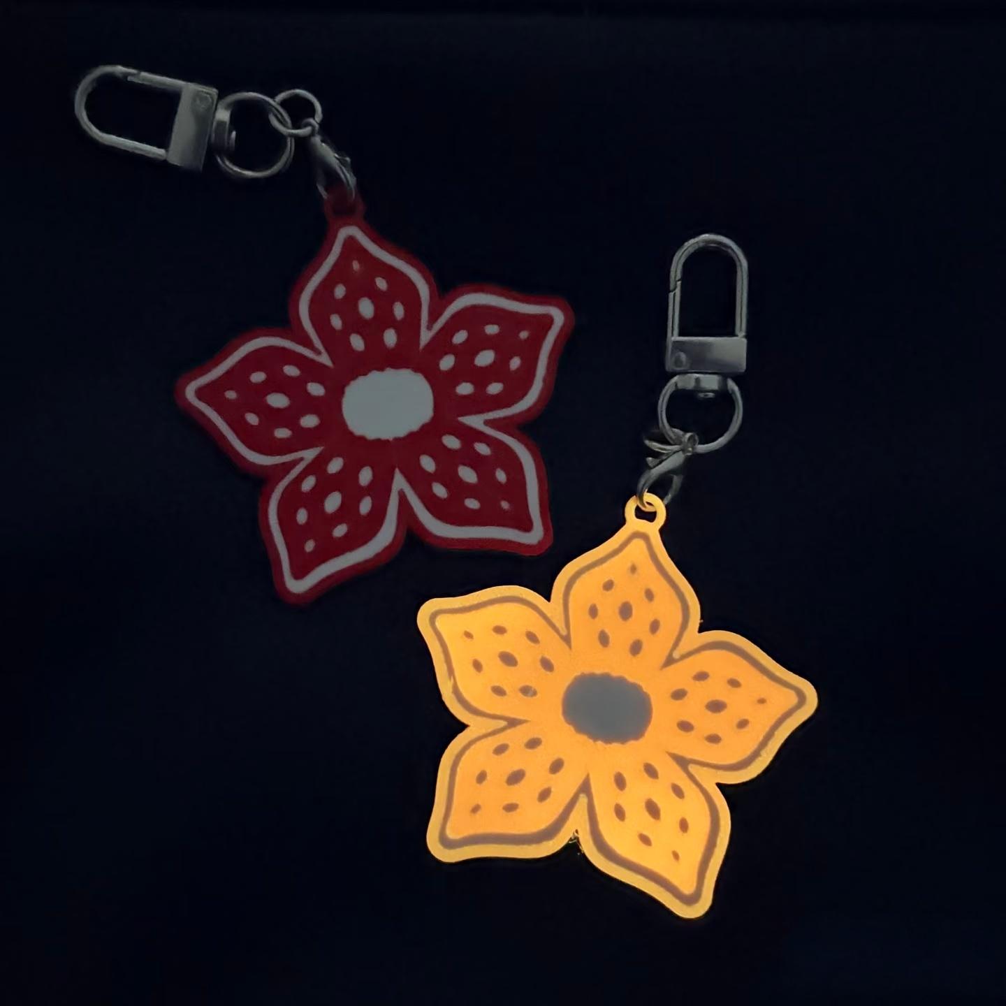 Stranger Things Demogorgon Keychain Glow in The Dark 3D Printed Backpack Charm Cool Collectible Gift for Fans Unique Resin Accessory for Keys Bag Zipper The Ultimate Collector's Accessory