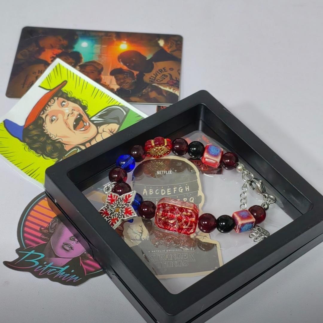 Stranger Things Inspired Crystal Bead Bracelet with Alloy Flower Charm, Upside Down Star Pendant, Lucky Crystal Energy Jewelry for Fans, Handmade Hawkins Themed Accessory, Gift for Women Men, Supernatural Collectible Fan Bracelet