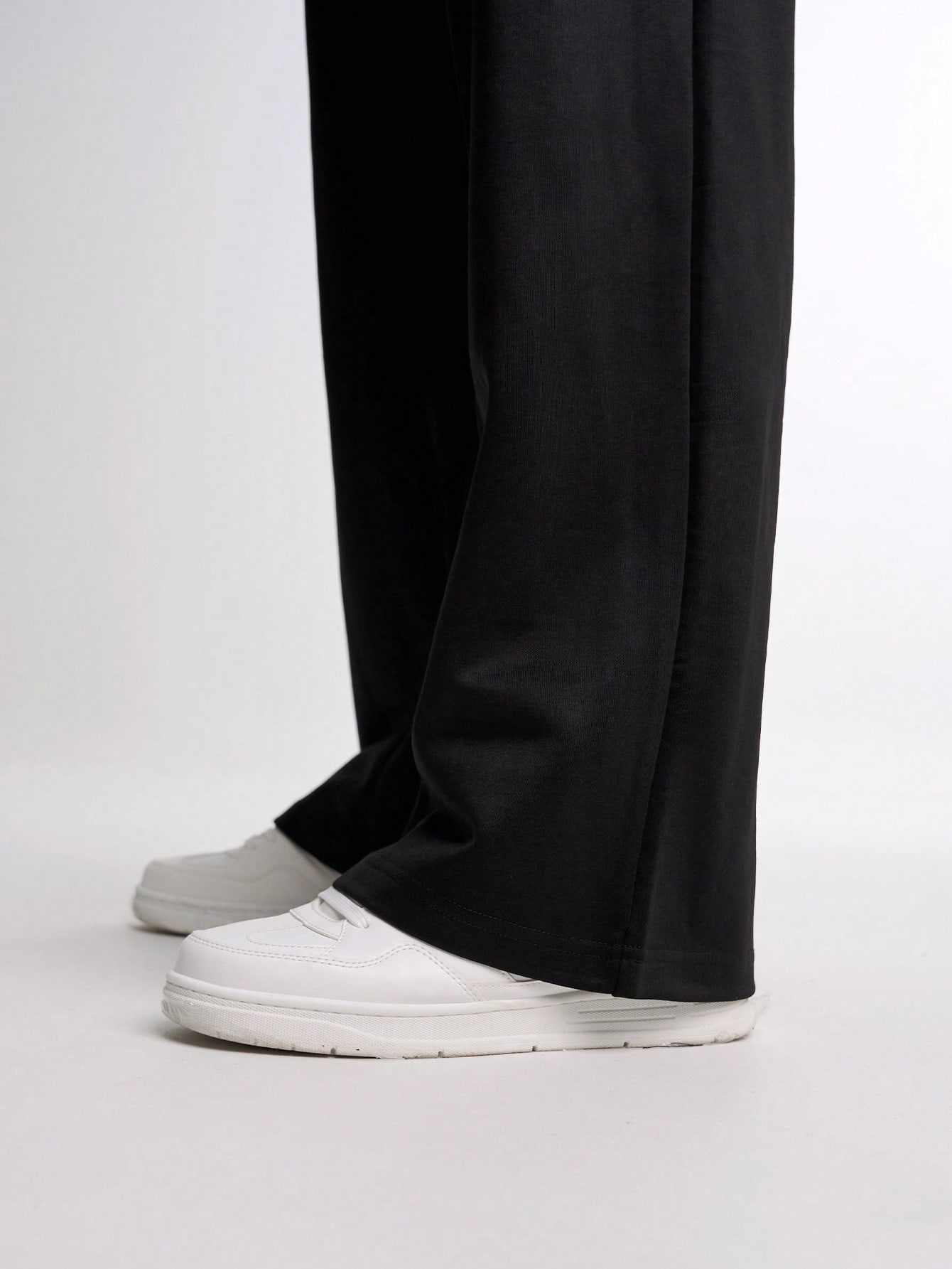 Still Form Wide Leg Sweatpant