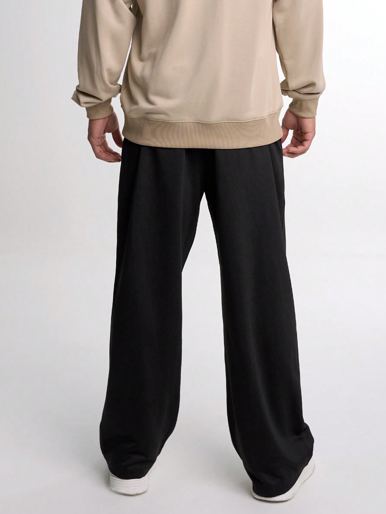 Crest Straight Leg Sweatpant