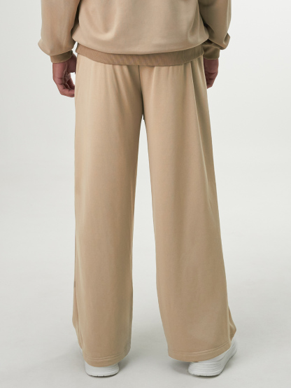 Still Form Wide Leg Sweatpant