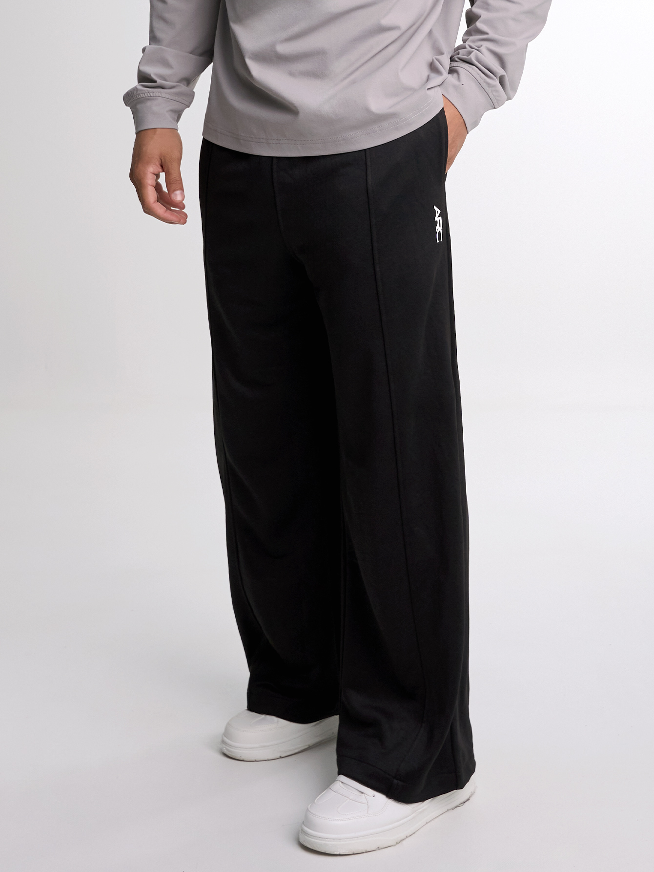 Aero Baggy Sweatpant - Black