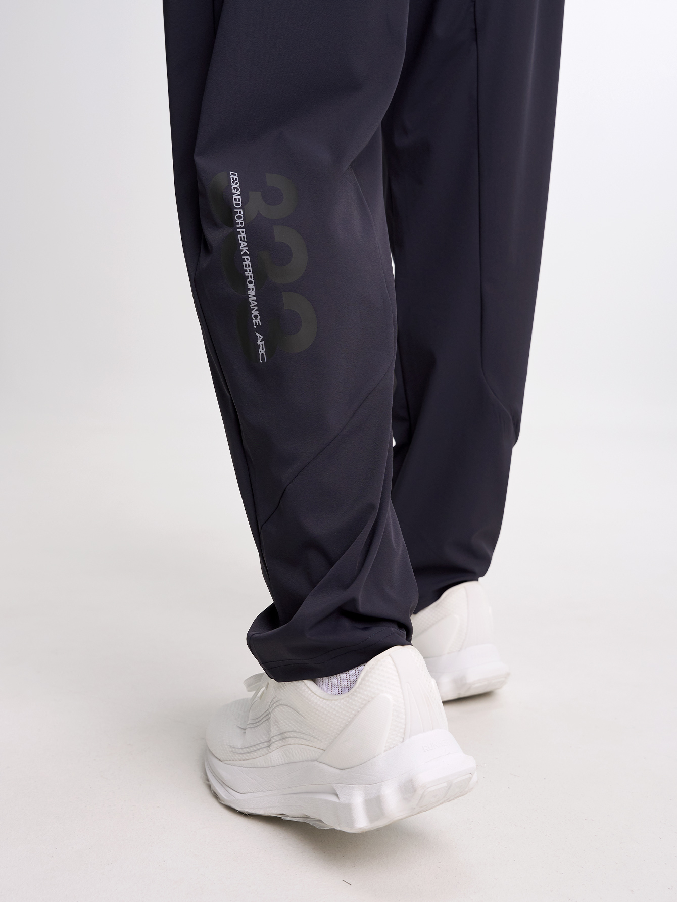 Men's Elastic Waist Zipper Pocket Casual Tapered Sports Pants