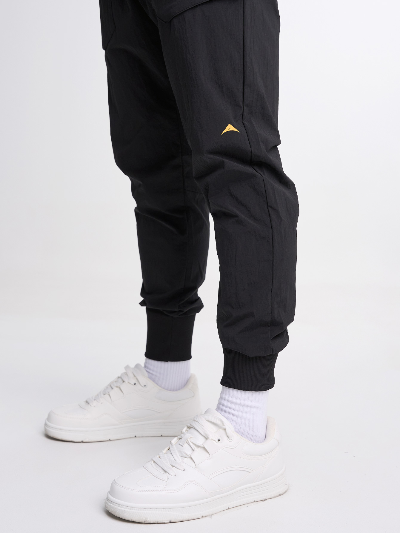 Men's Elastic Waist Zipper Pocket Casual Tapered Sports Pants