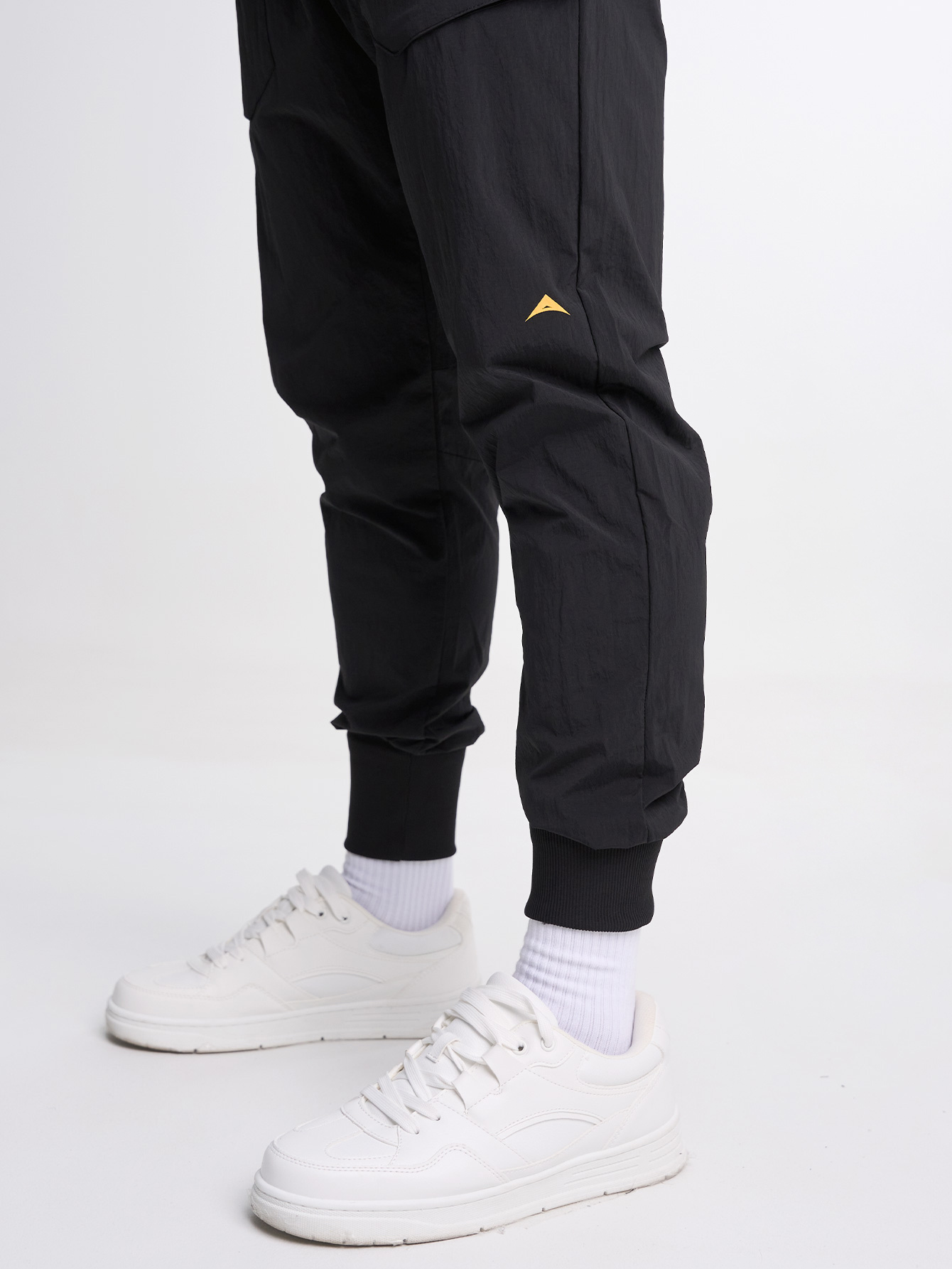 Men's Elastic Waist Zipper Pocket Casual Tapered Sports Pants