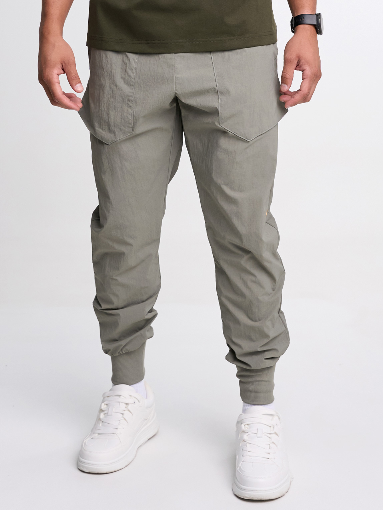 Men's Elastic Waist Zipper Pocket Casual Tapered Sports Pants