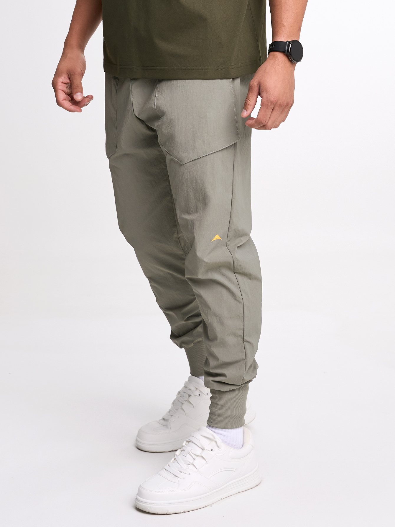 Men's Elastic Waist Zipper Pocket Casual Tapered Sports Pants