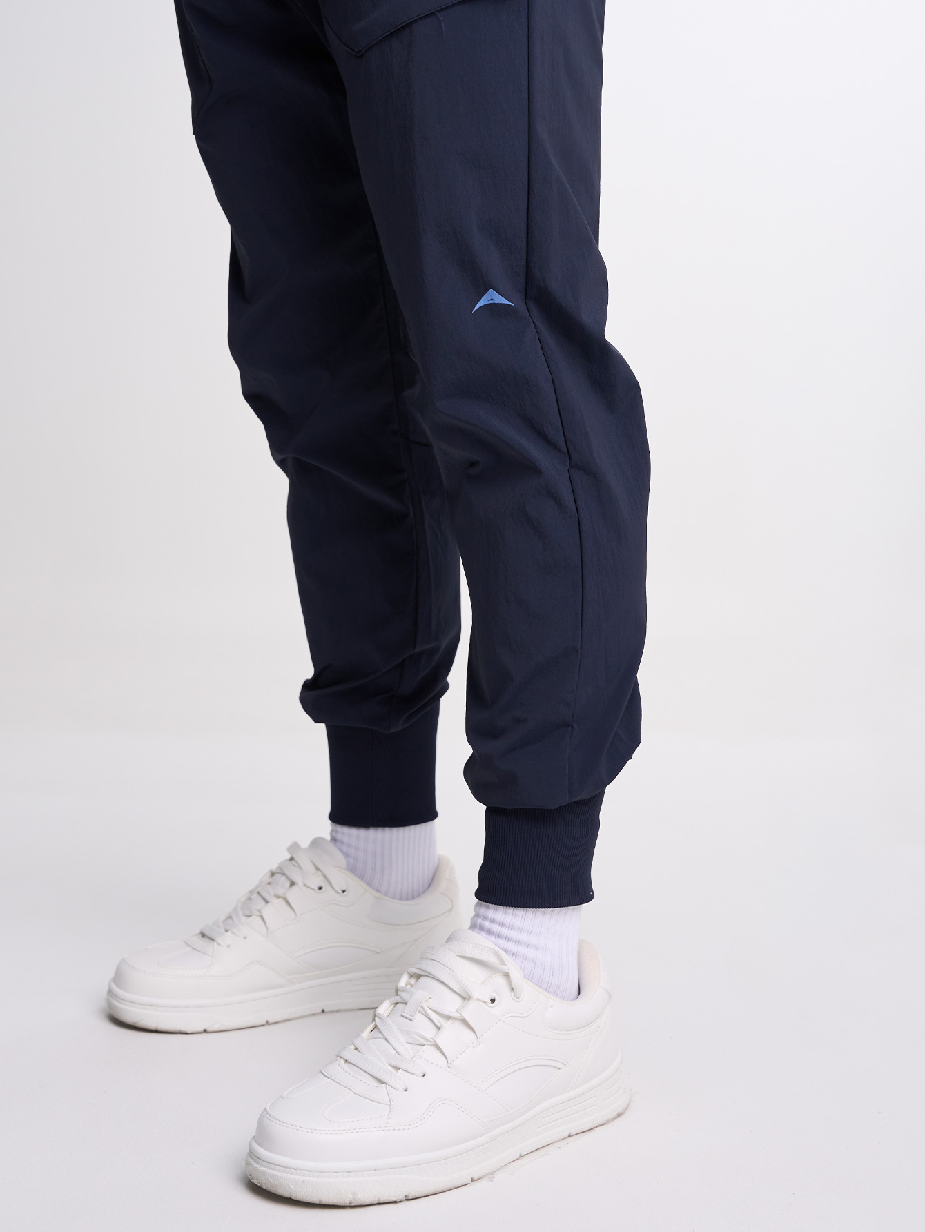 Men's Elastic Waist Zipper Pocket Casual Tapered Sports Pants