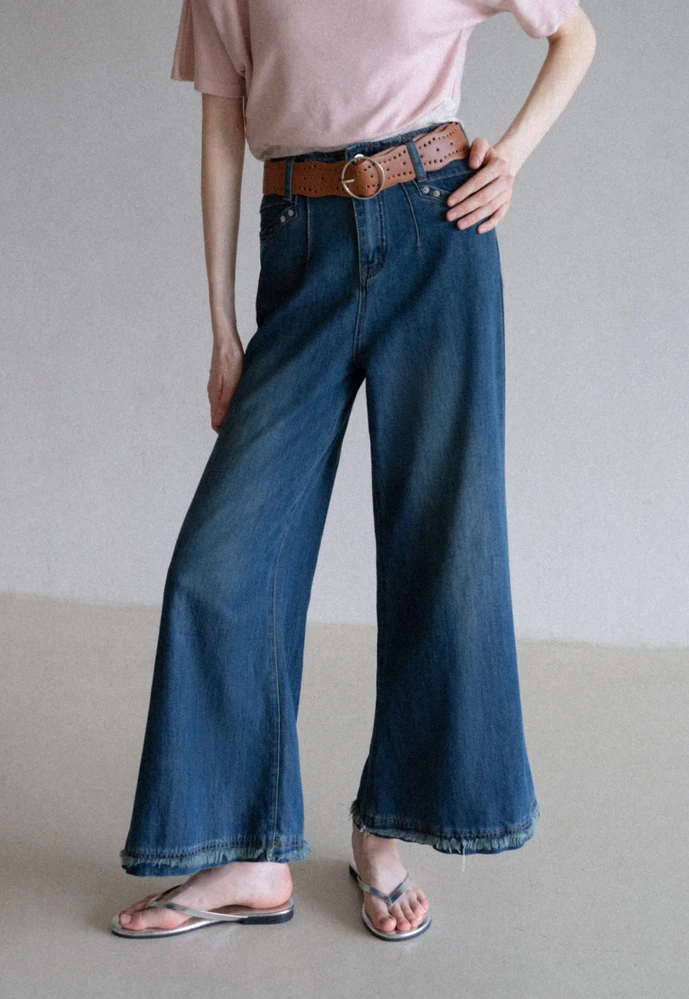 Women’s Belted Wide-Leg Jeans