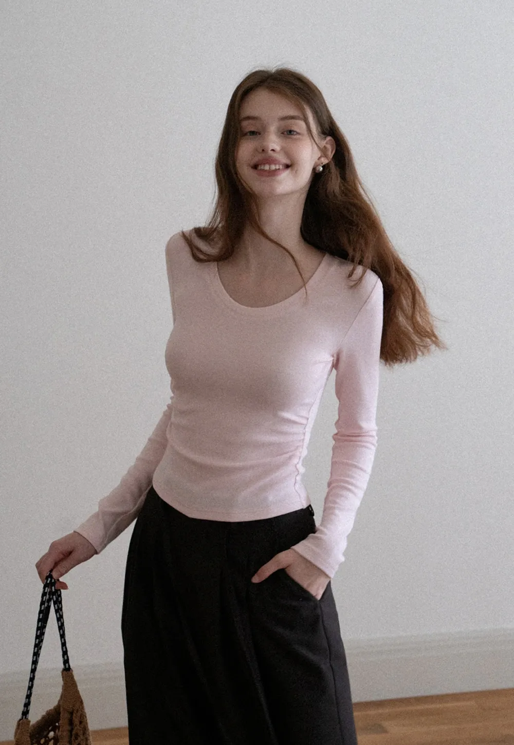 Women Long Sleeve Side Ruched Scoop Neck Crop Top