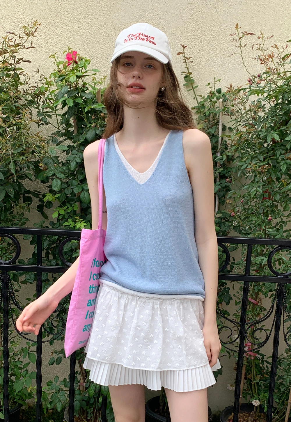 V-Neck Contrast Trim Sleeveless Top