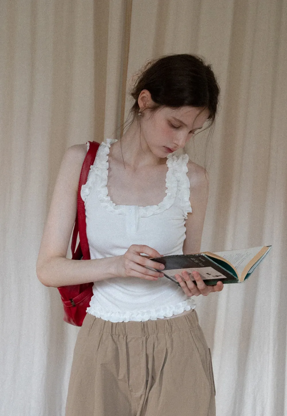 Women's Sleeveless Collared Button Down Knit Top