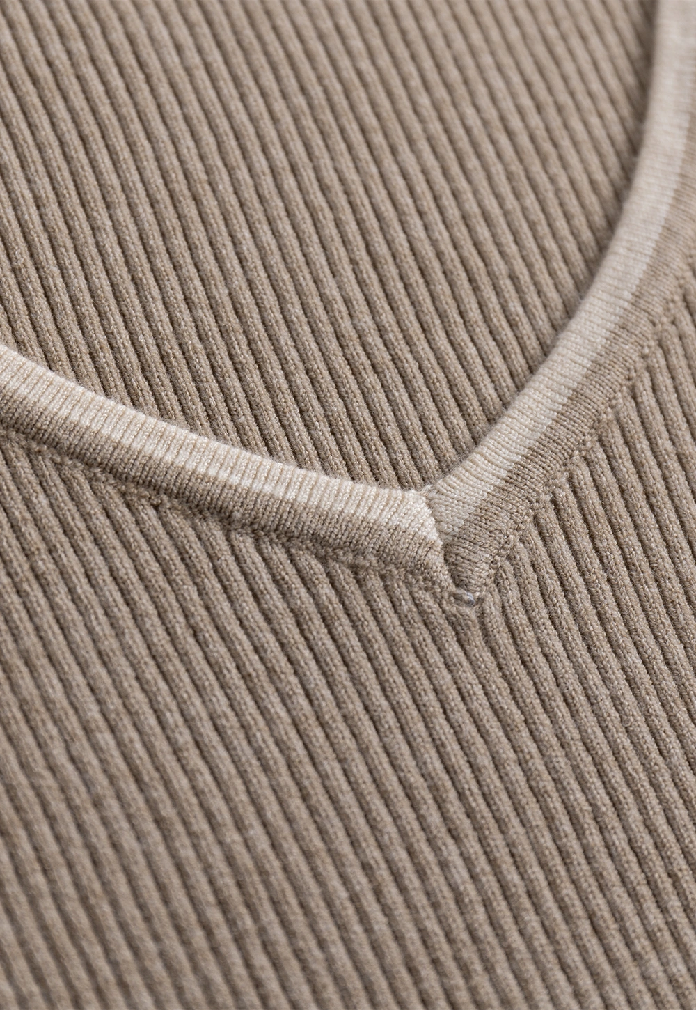 Womens V Neck Contrast Trim Knit Long Sleeve Top