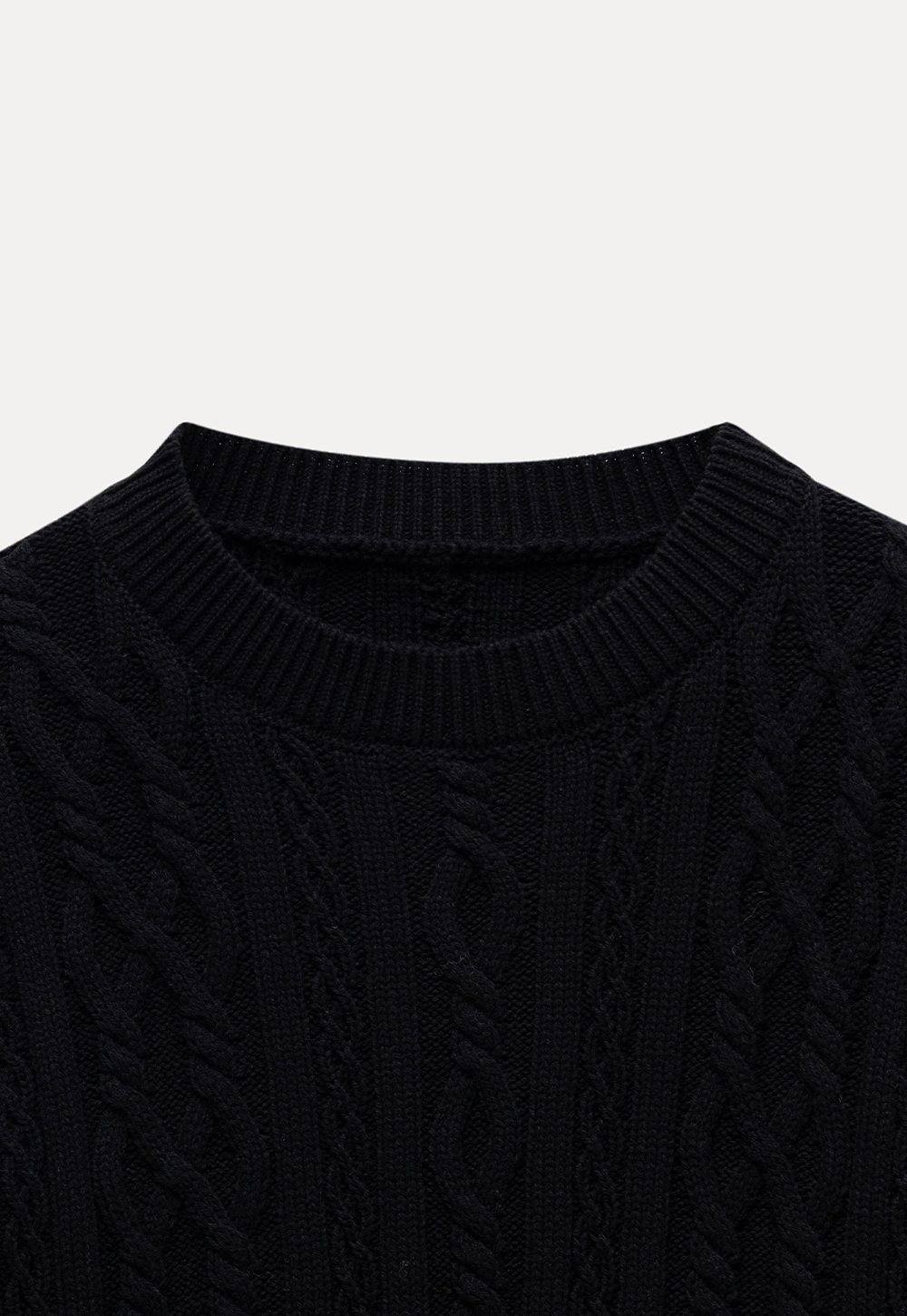 Classic Round Neck Cable Knit Slim Sweater