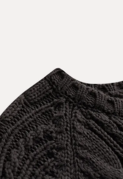 Cable Knit Sleeveless Sweater