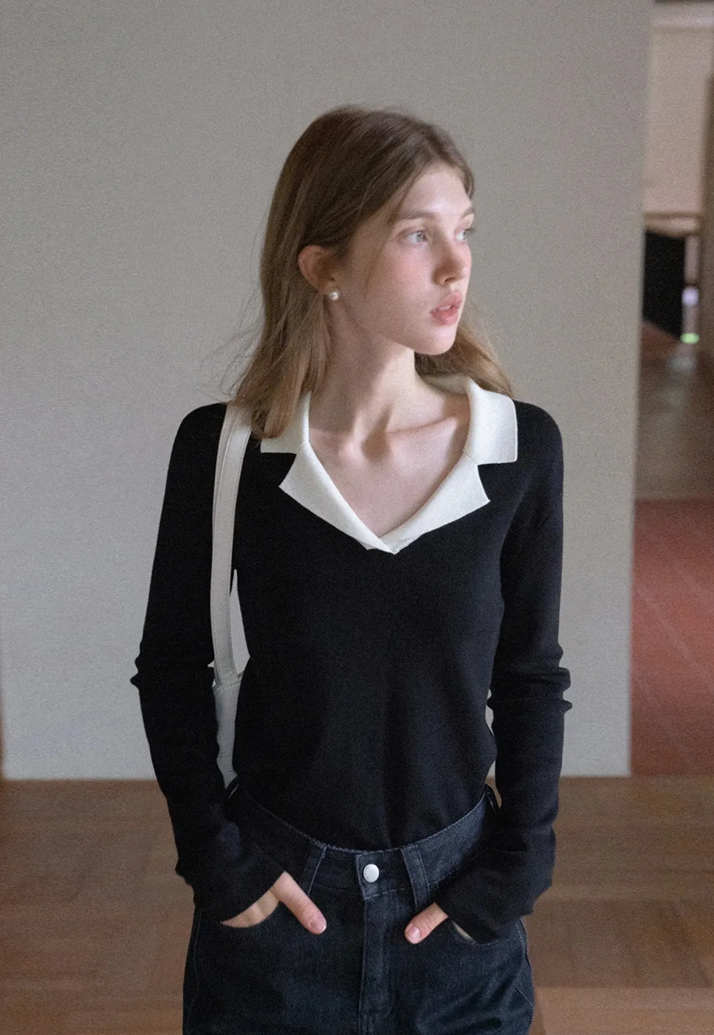 Elegant V-Neck Knit Top with Contrast Lapel Collar