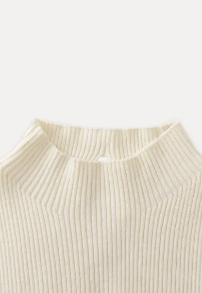 Elegant Ribbed Knit Turtleneck Sweater