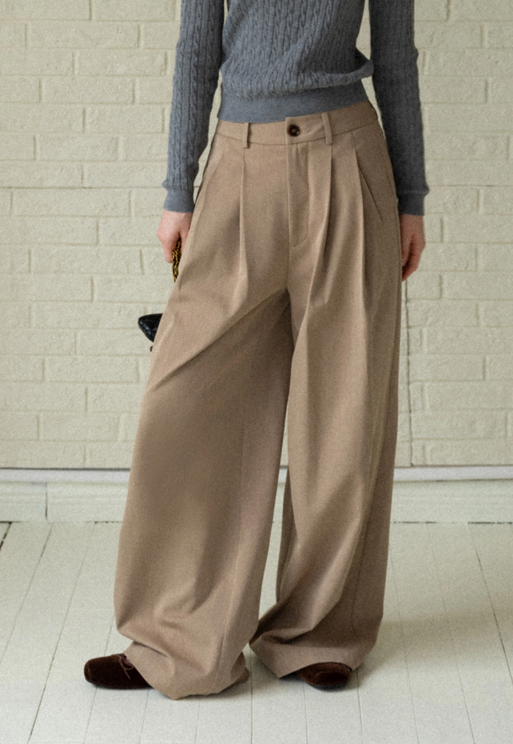 Casual Beige Wide-Leg Pants with Pleat Detail