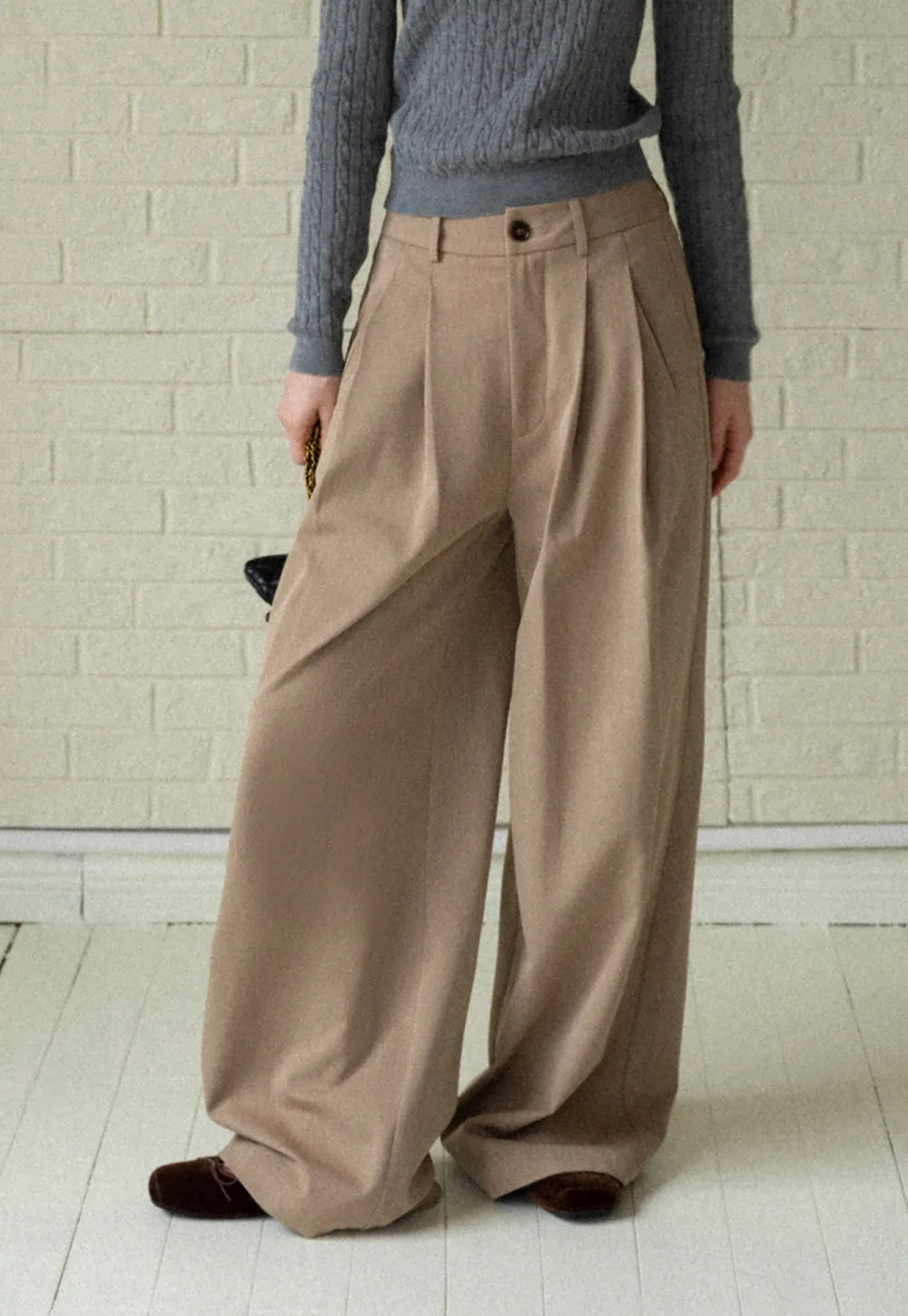 Casual Beige Wide-Leg Pants with Pleat Detail