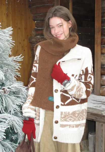 Vintage-Inspired Knit Cardigan with Geometric Design