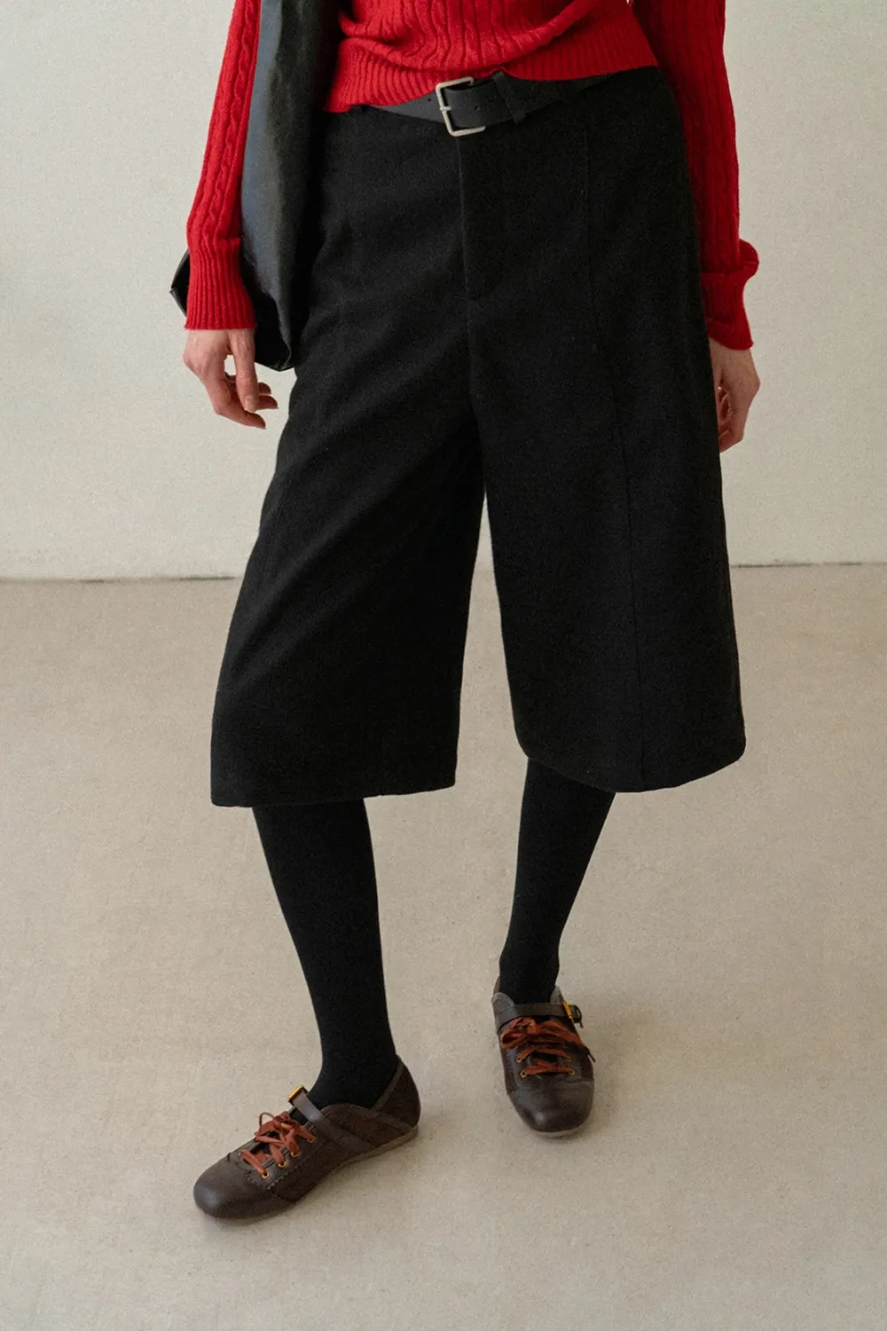Elegant Woolen Three-Quarter Pants